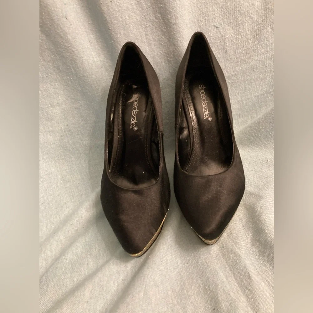 Shoedazzle Black and Silver Retro Platform Heels Metallic Glitter 6 US/36 EU